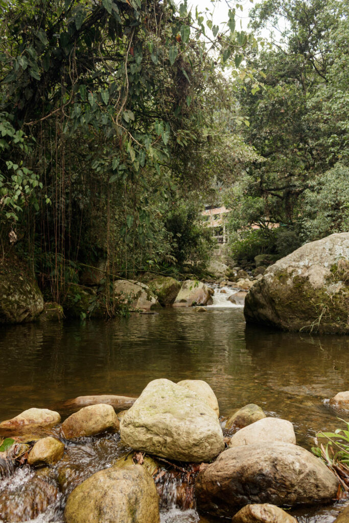 Tras las huellas de los Sutagaos: Una travesía ancestral por el camino La Palma - La Aguadita 51 Pozas naturales de agua cristalina a la llegada al valle de La Aguadita